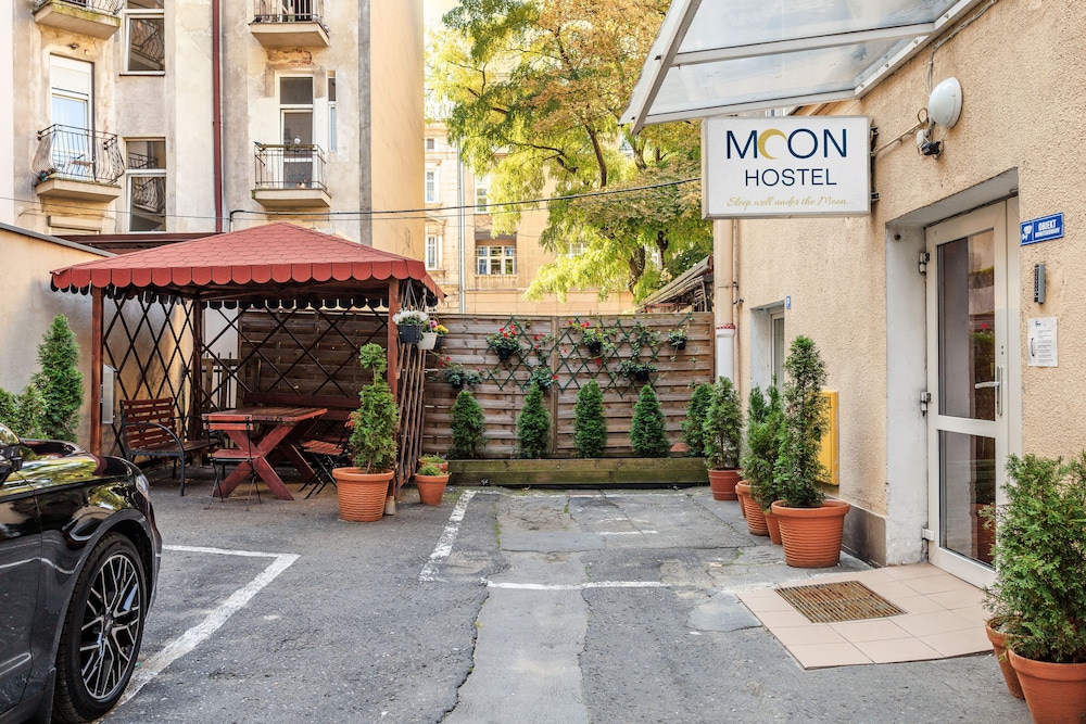 Moon Hostel New 23/28