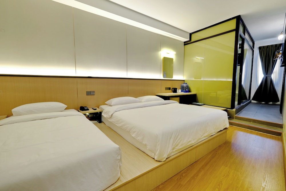 Ming Paragon Hotel 12/42
