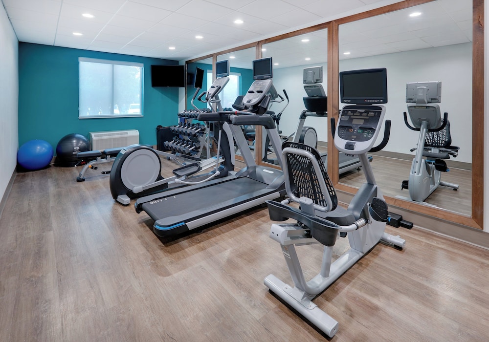 Holiday Inn Express Hotel & Suites San Antonio Nw Near Seaworld 47/76