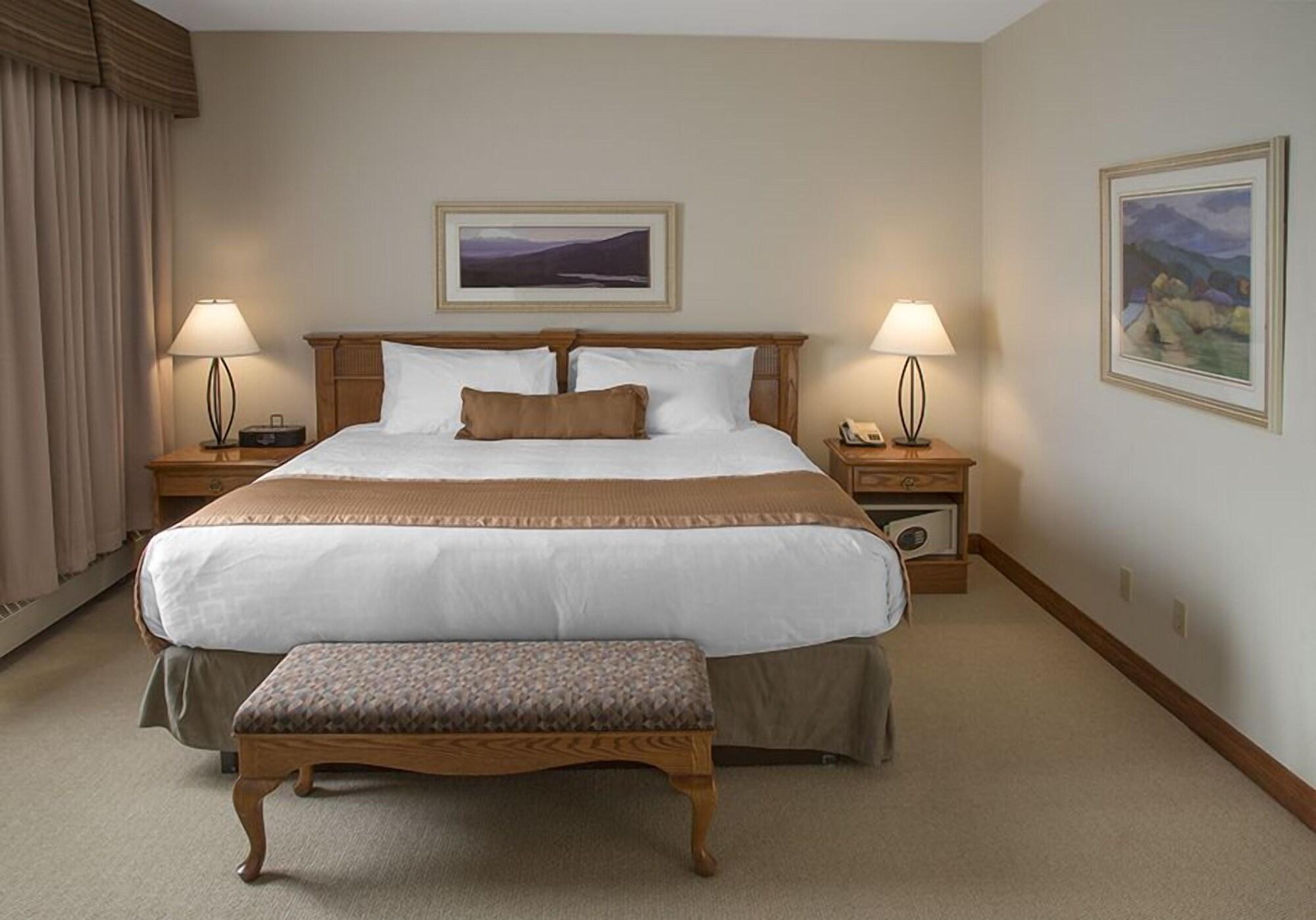 Honeymoon, King Bed, No Air Condition