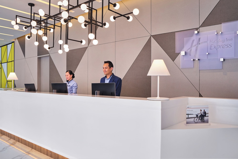 Holiday Inn Express Singapore Serangoon 6/49