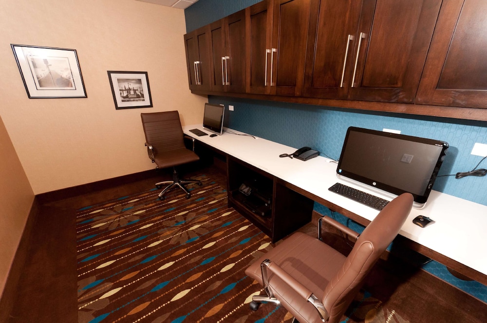 Hampton Inn Suites By Hilton Regina East Gate 33/44