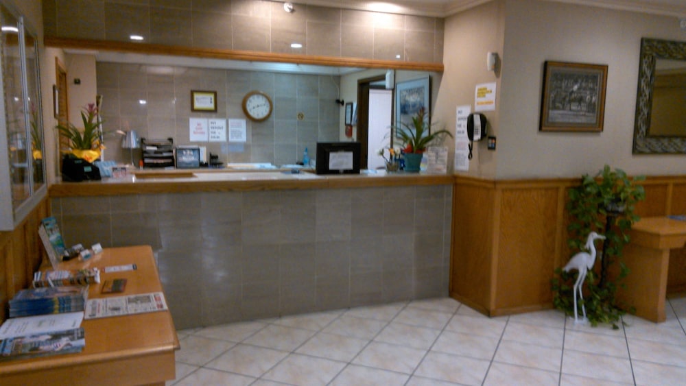 Days Inn & Suites by Wyndham Lake Okeechobee 5/50