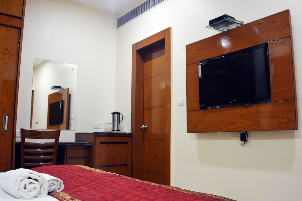 TRINITY CORPORATE SUITES 31/43