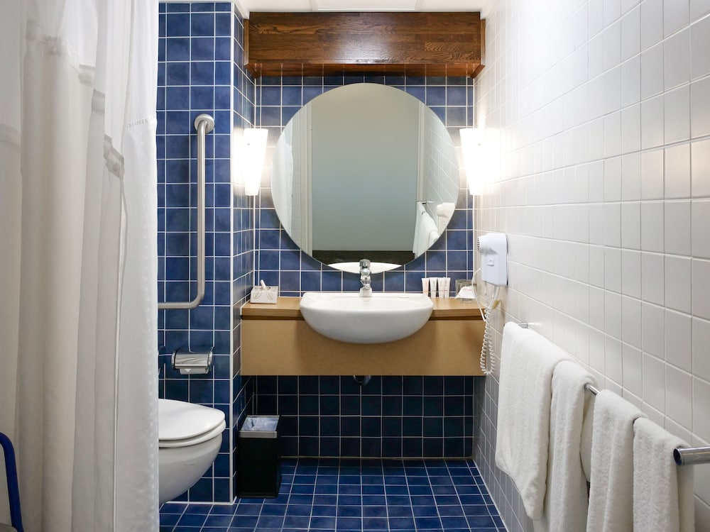 Cairns Harbourside Hotel 30/60