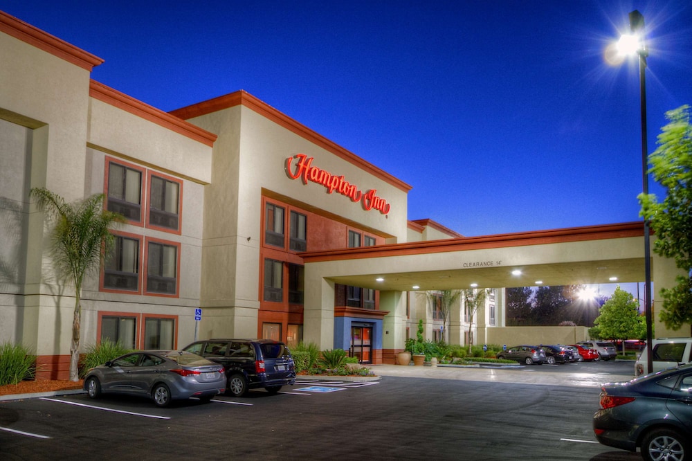 Hampton Inn Fremont 1/36