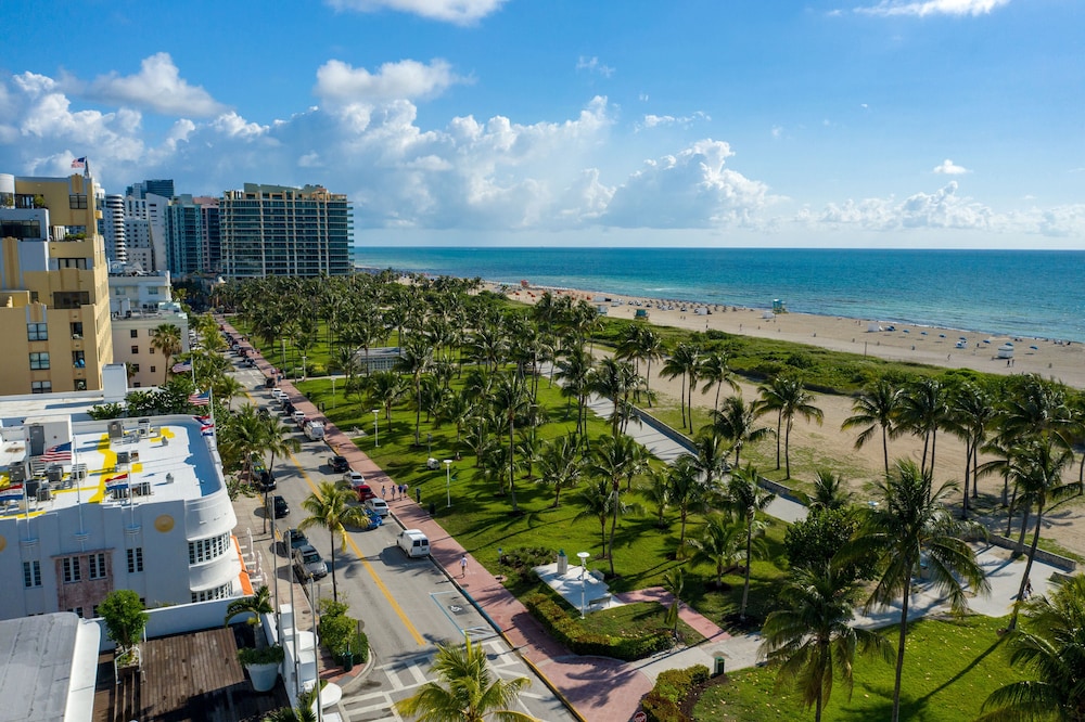 Leslie Hotel Ocean Drive 60/66