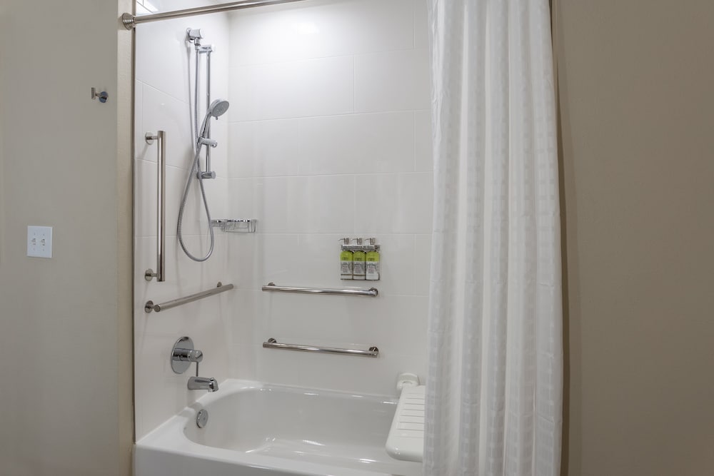 Hawthorn Suites By Wyndham Fargo 7/34