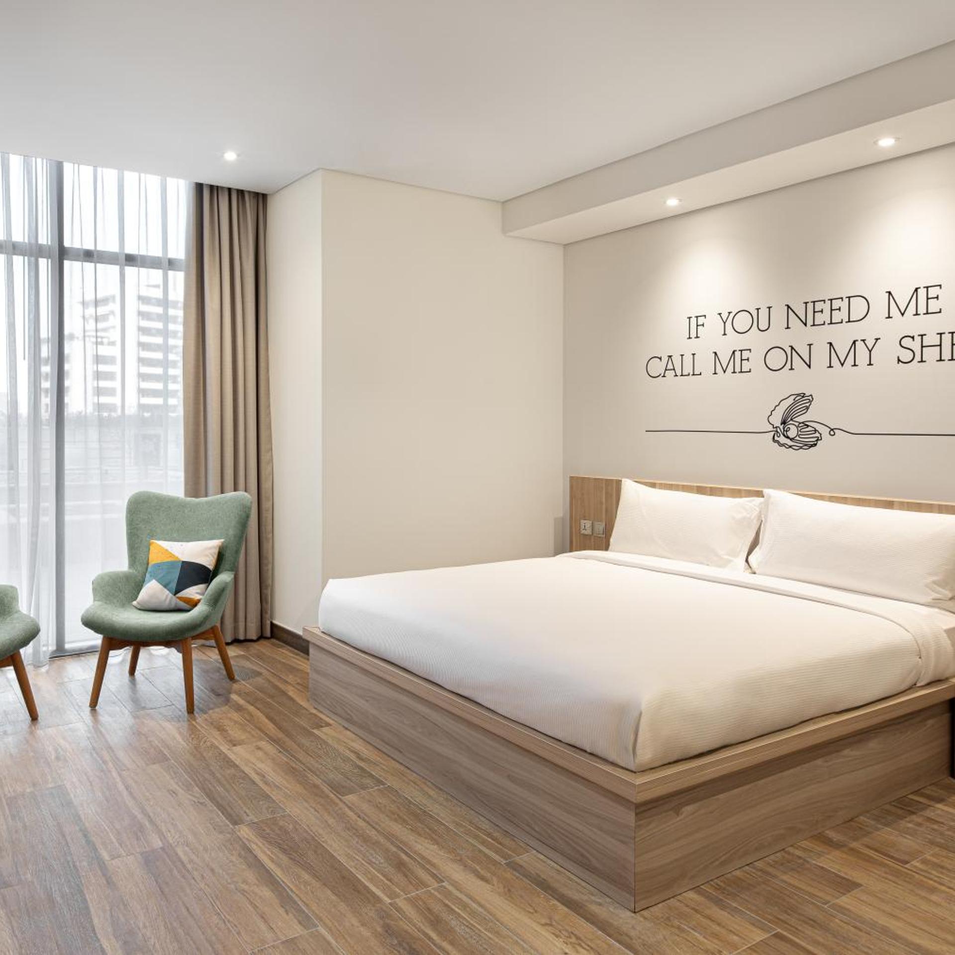Rover, King Bed