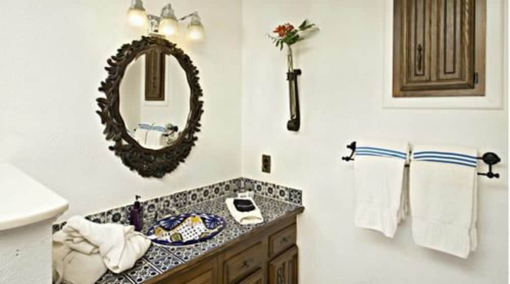 The Lakehouse Bed & Breakfast 45/46