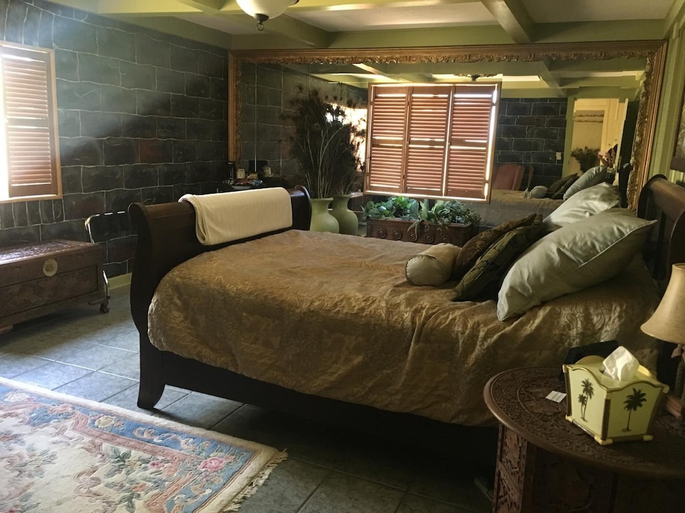 Shady Lady Bed & Breakfast 13/61