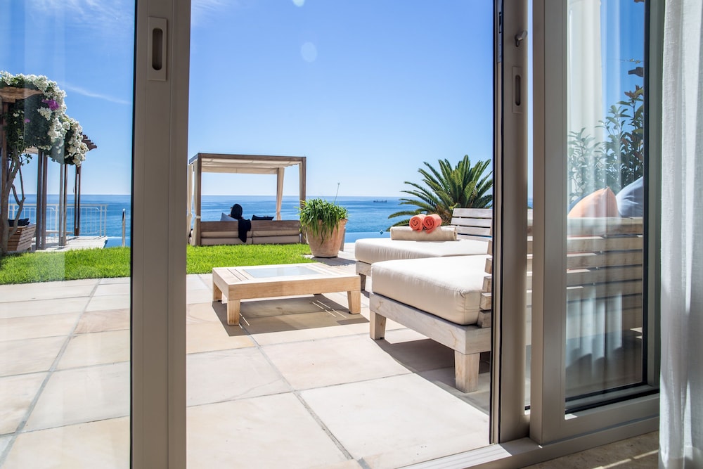 Compass House Boutique Hotel 26/48