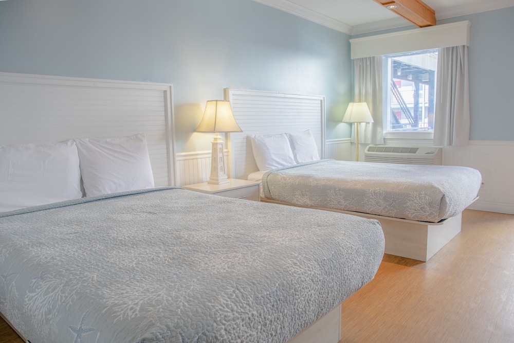 Sea And Breeze Hotel And Condo 19/49