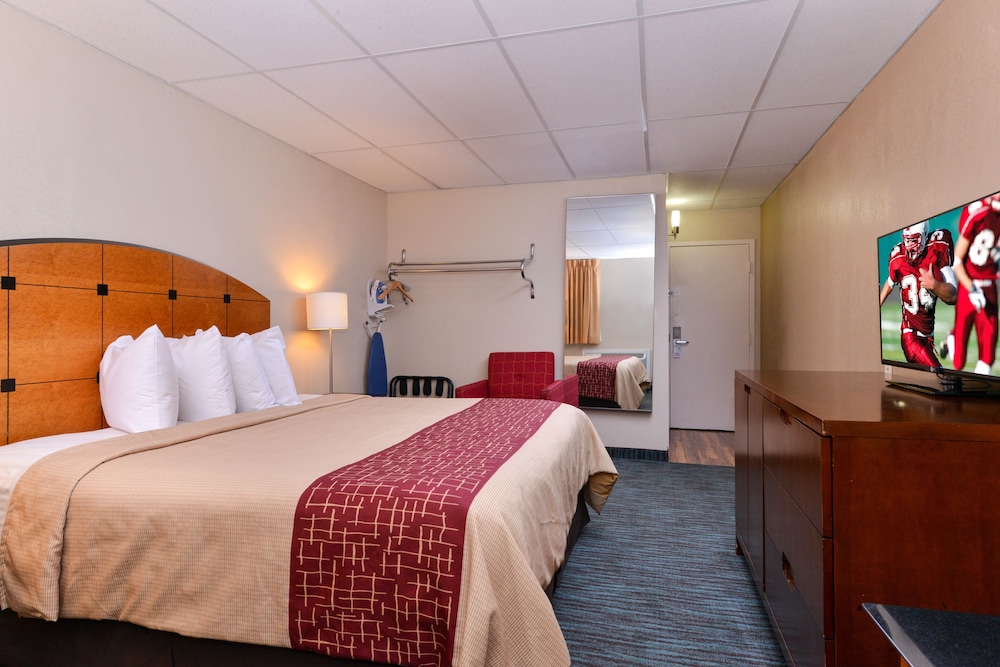 Red Roof Inn Chambersburg 8/28