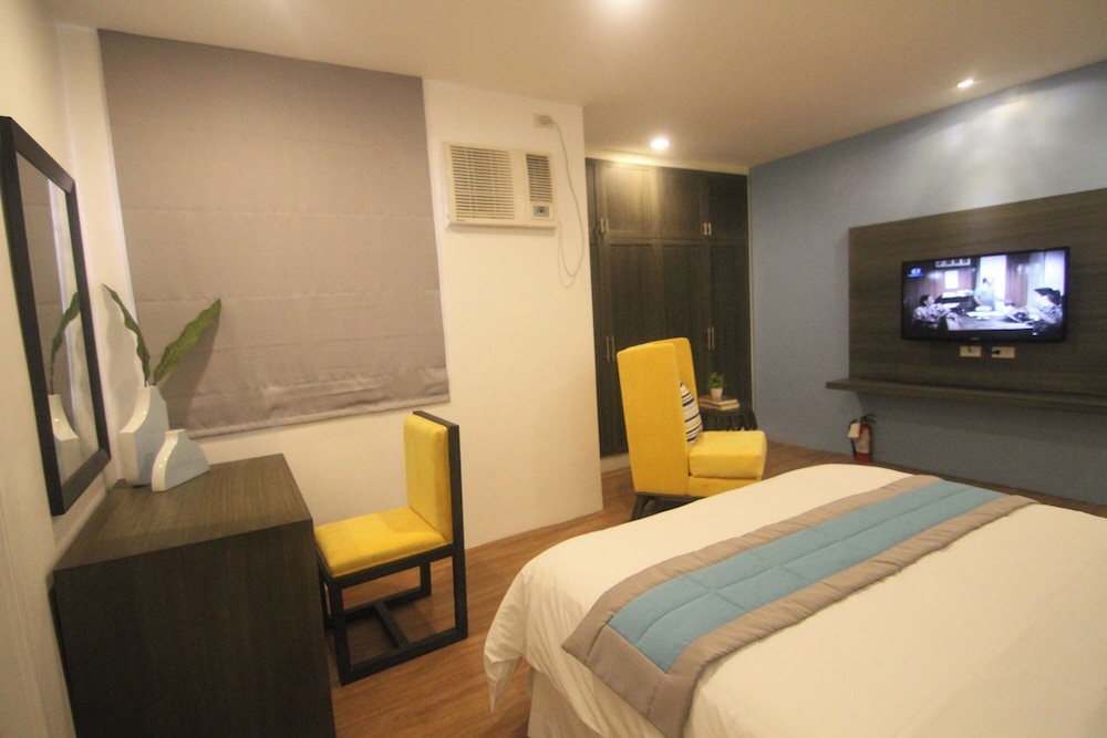 Bryan Condominium Suites 35/66