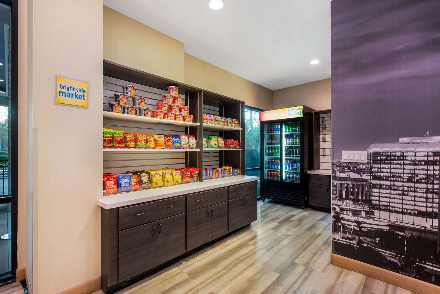 La Quinta Inn & Suites By Wyndham Pomona 13/52