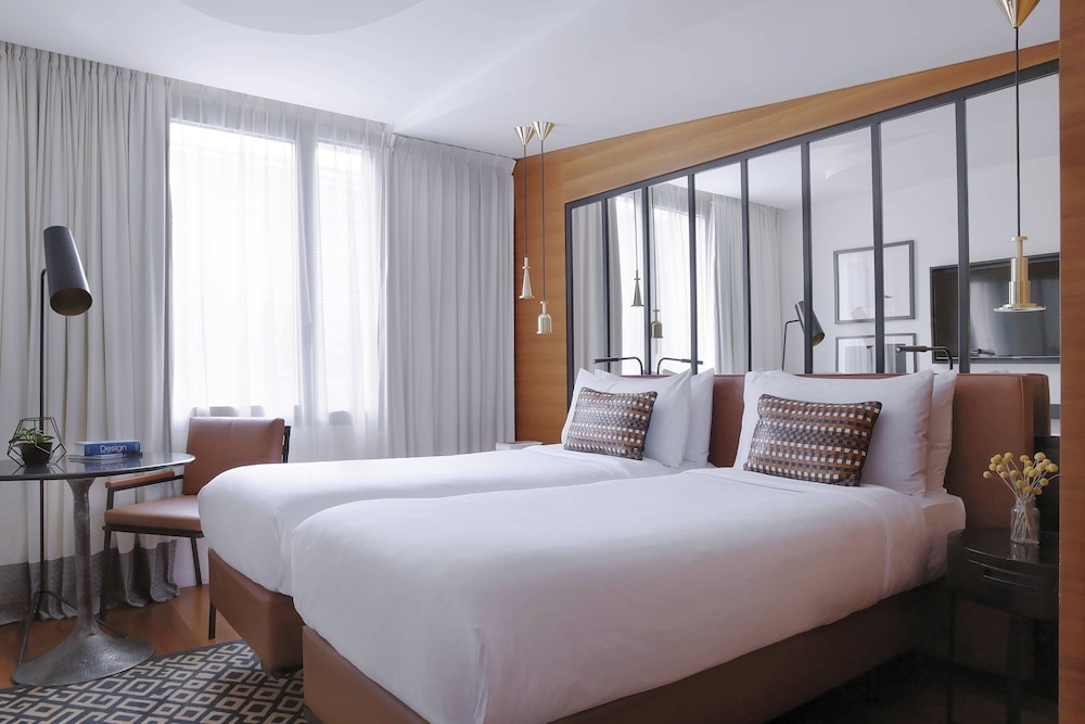 Paris Style, Twin Beds