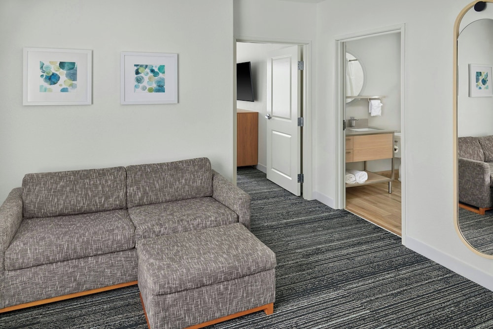 TownePlace Suites by Marriott Lansing North 24/43
