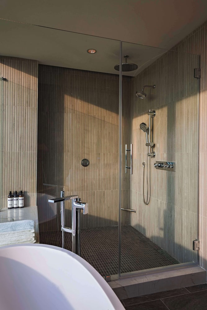Hyatt Regency Baytown - Houston 50/50