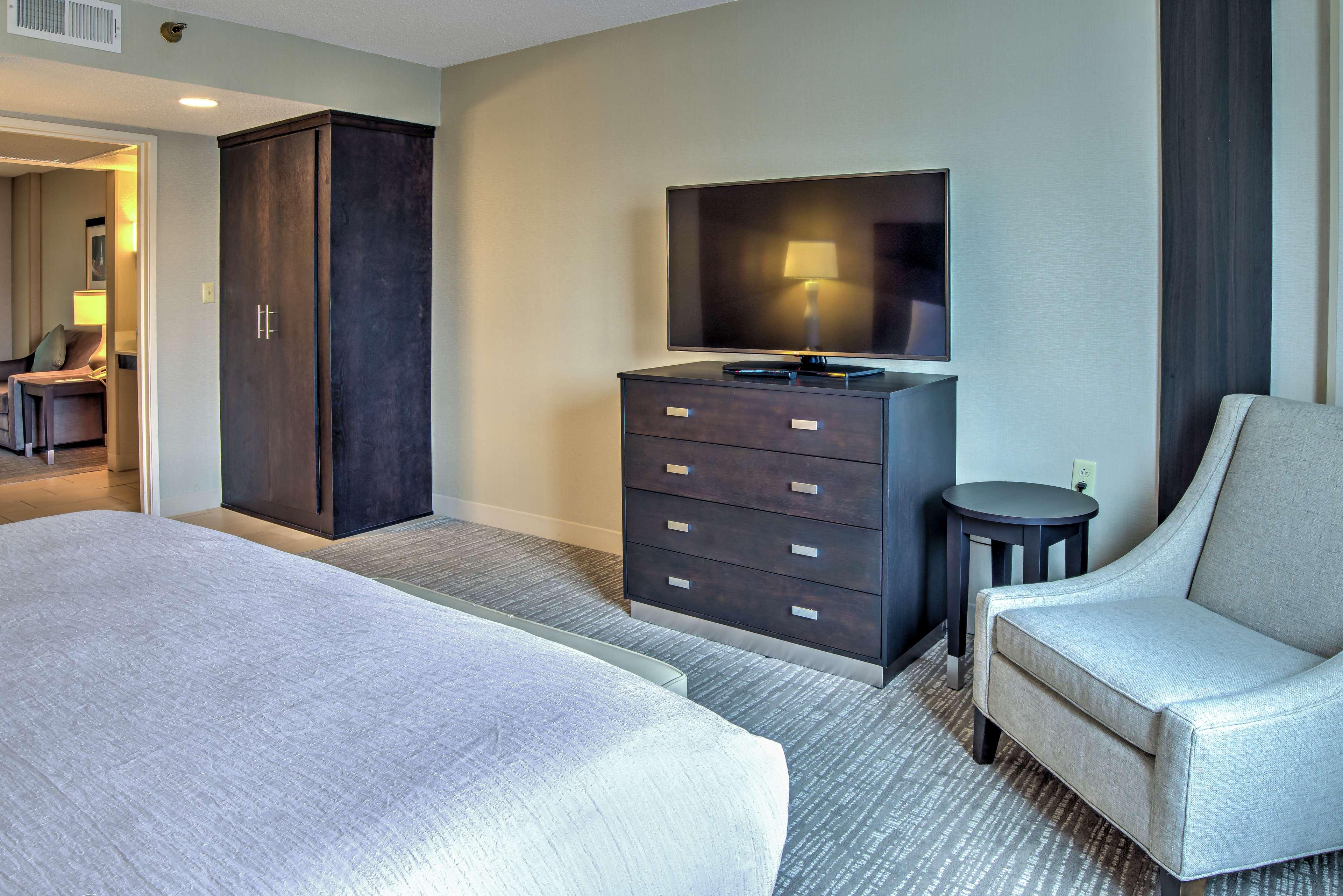 1 BEDROOM, SUITE, KING BED, ACCESSIBLE
