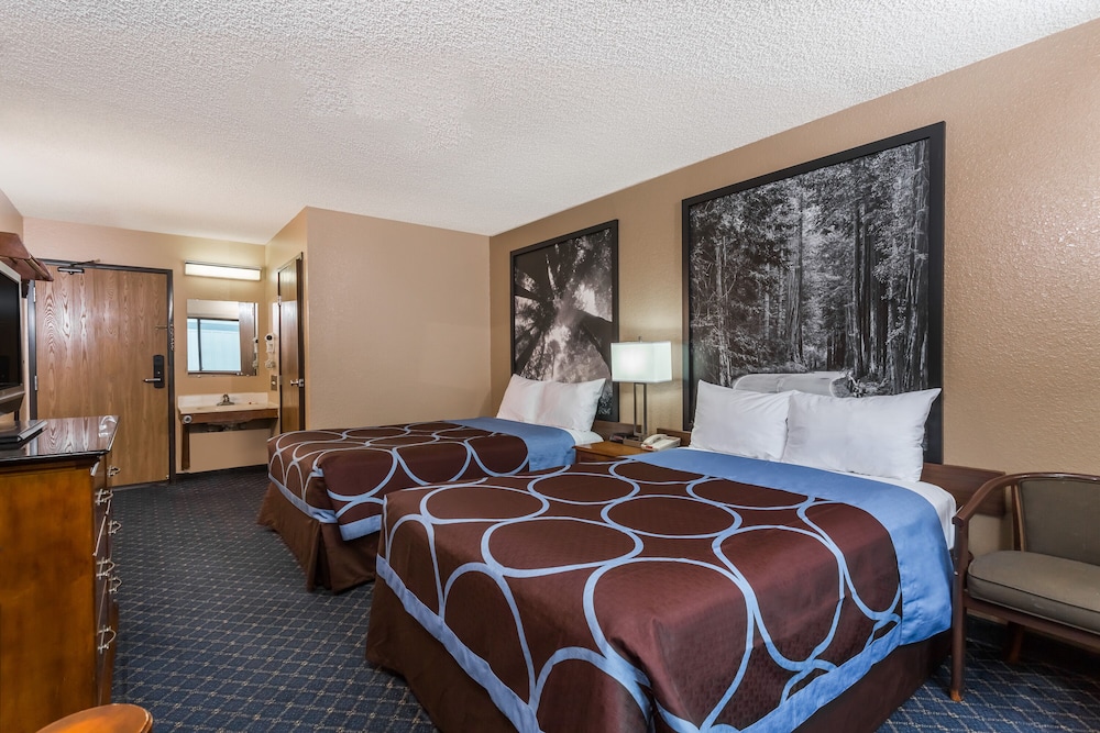 Super 8 By Wyndham Arcata 6/31