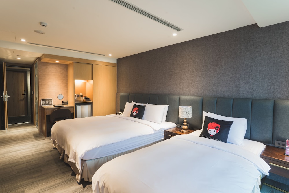STANDARD, TRIPLE, MULTIPLE BEDS, CITY VIEW