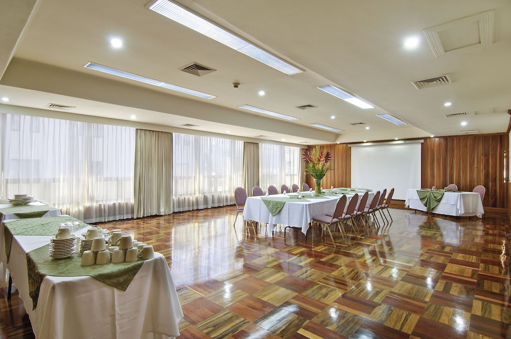 Balmoral Hotel 56/74