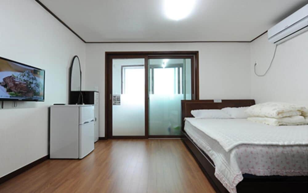 Seongsan Ilchulbong Pension 2/15