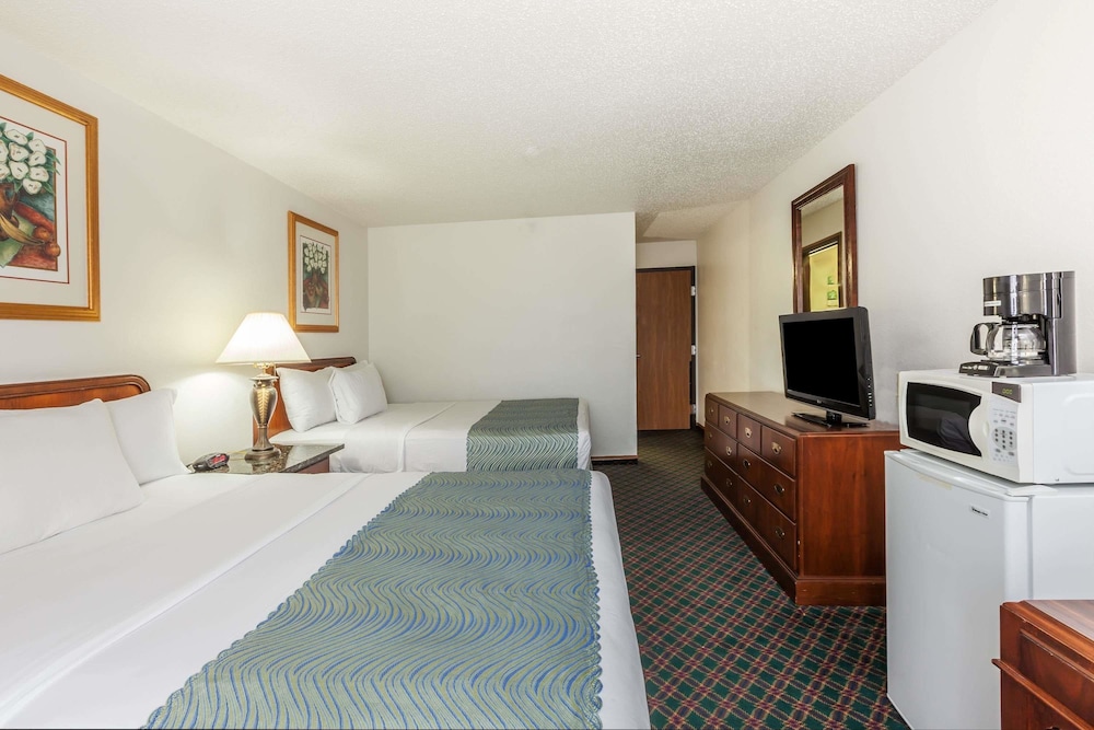 Super 8 By Wyndham Irving Dfd Airport South 6/22