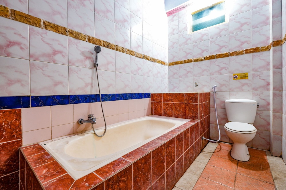 OYO 2855 Sartika Hotel Pati 38/42