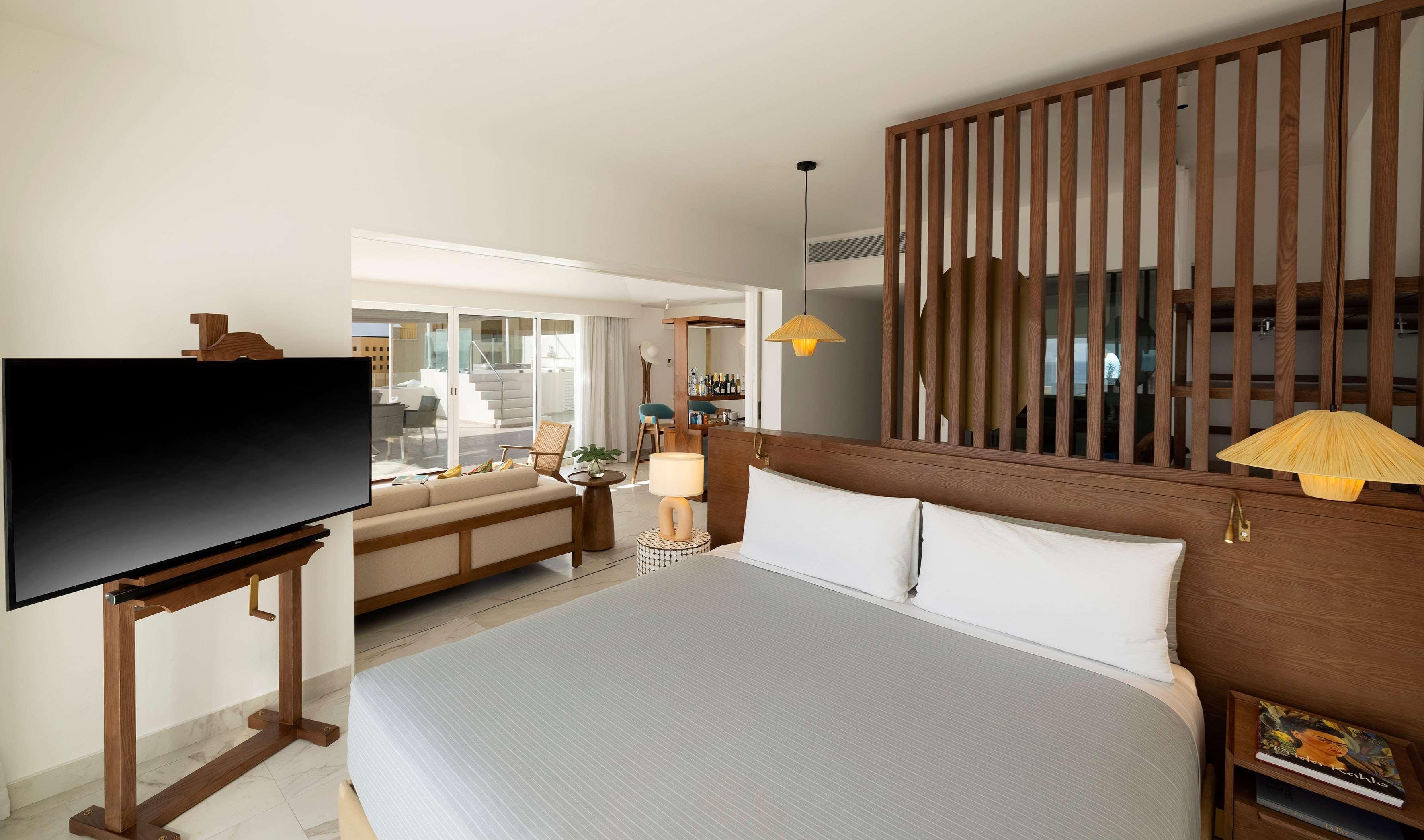 Beyond Me, Suite, Hot Tub, Terrace