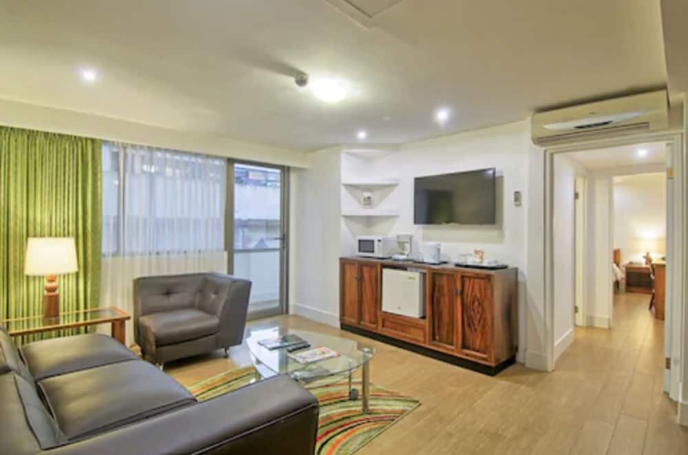 Balmoral Hotel 47/74