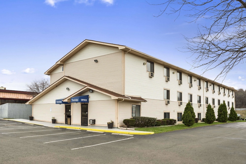 Travelodge By Wyndham Battle Creek 2/18