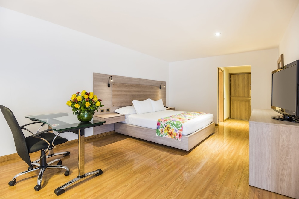 Hotel Rosales Plaza 23/61
