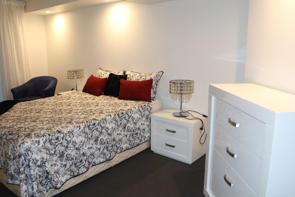 SCARBOROUGH BEACH RESORT 13/72