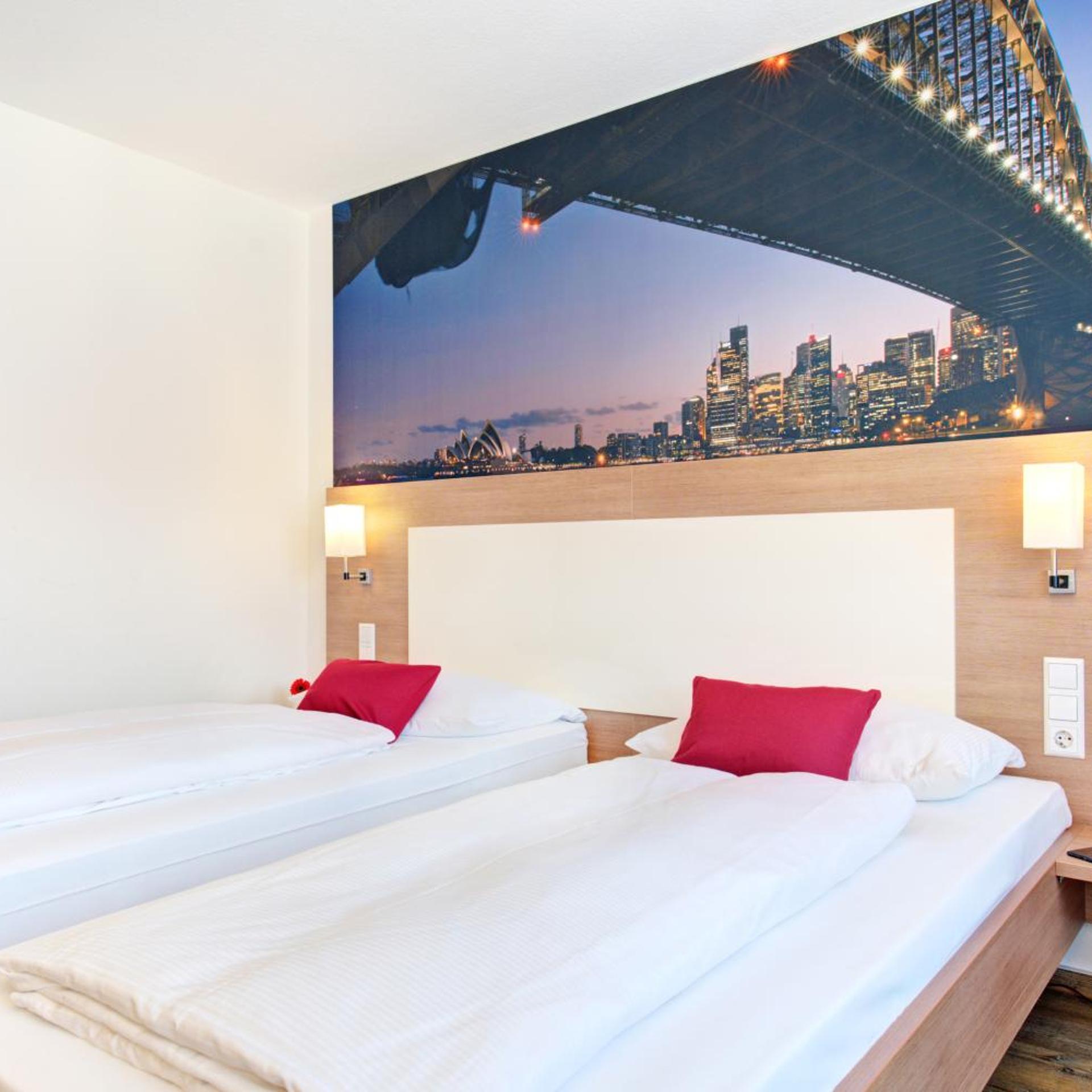 Room, Twin Beds, Ambassador 2/10