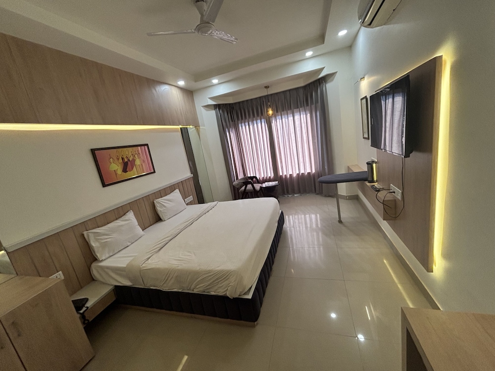 Hotel Maya International 10/50