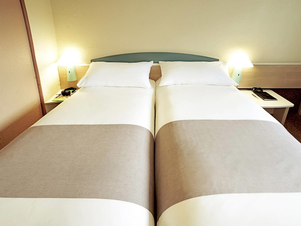 Ibis Montbeliard 42/77