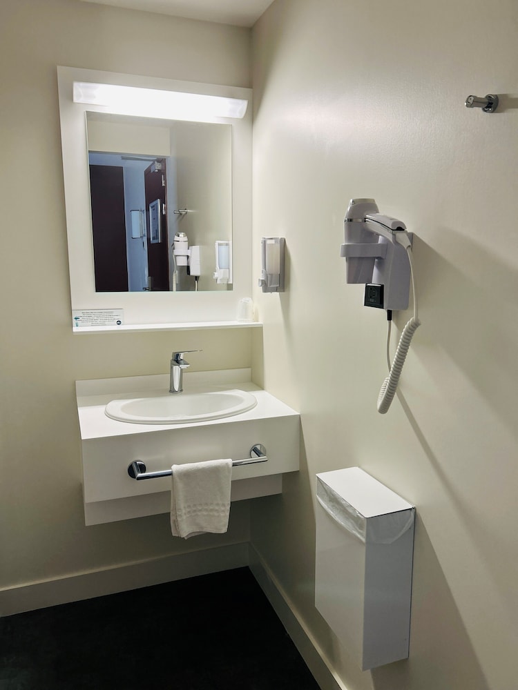 Hotel Wood Inn Merignac 48/52