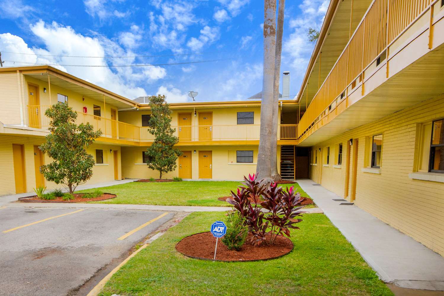 Rodeway Inn & Suites Houston near Medical Center 29/32