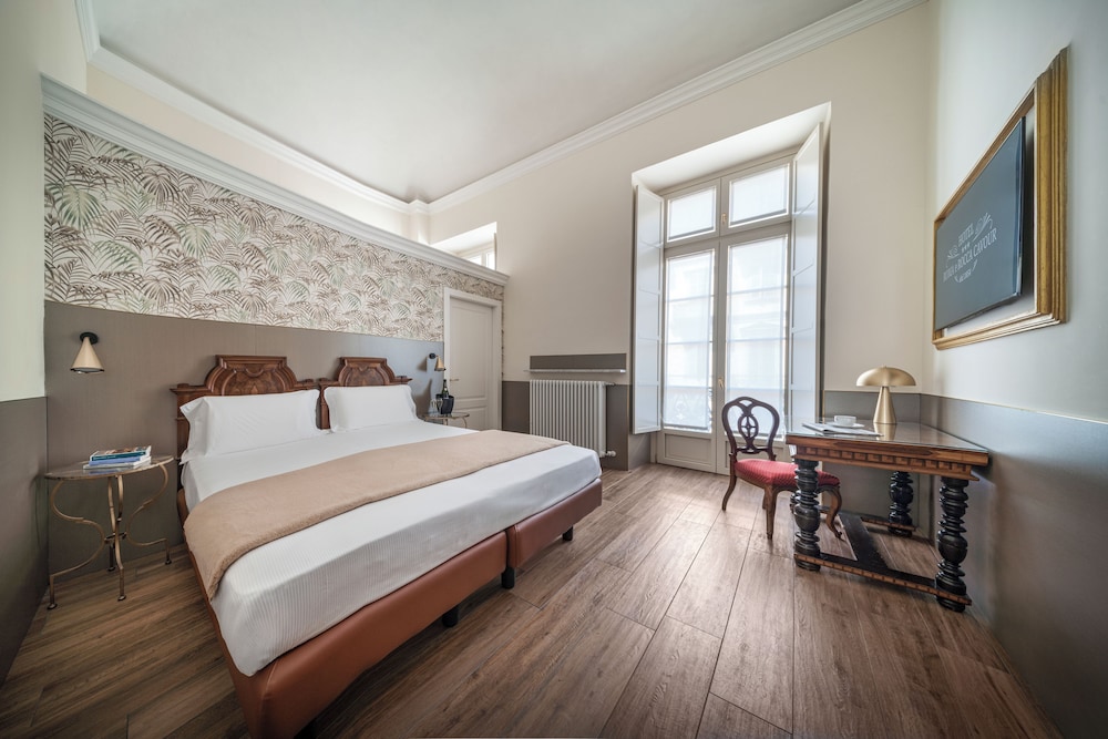 Hotel Roma E Rocca Cavour 23/82