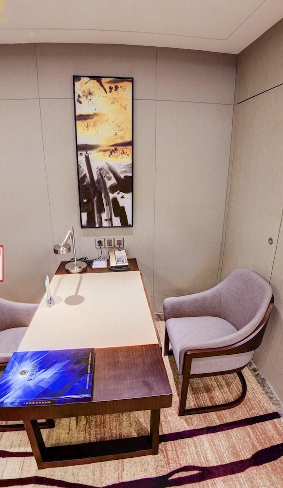 Huayu Landmark Hotel 24/32