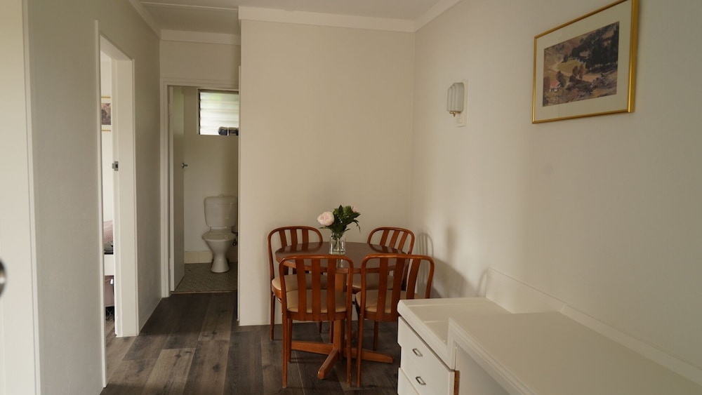 Country Motor Inn 33/36