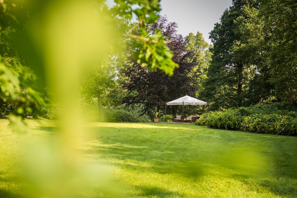 Parkhotel Schloss Hohenfeld (Parkhotel Hohenfeld) 59/65