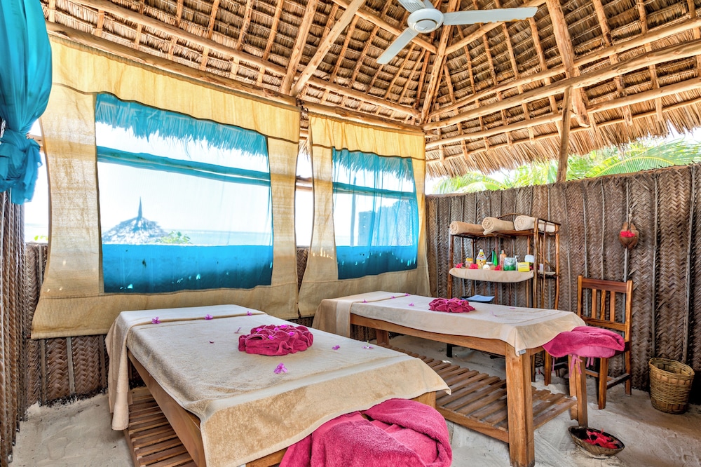 AHG Sun Bay Mlilile Beach Hotel 49/75