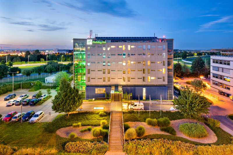 HOLIDAY INN PRAGUE AIRPORT 4/76