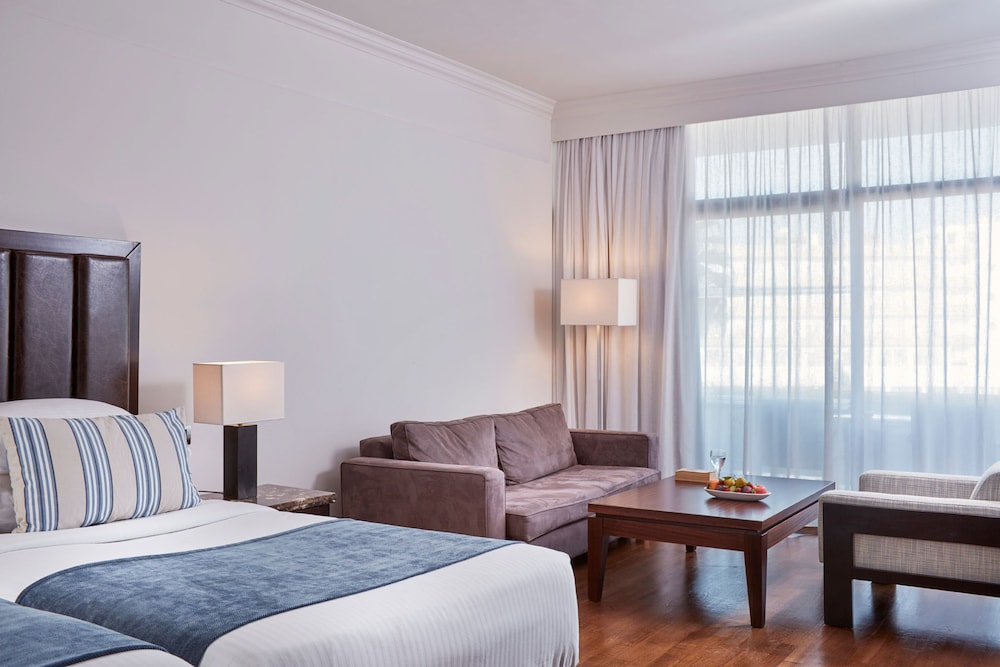 Grecian Bay Hotel 28/75