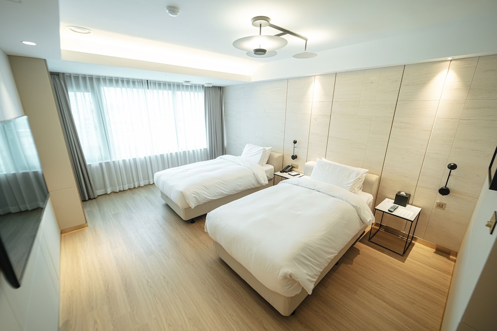 ELIENA Hotel 11/63