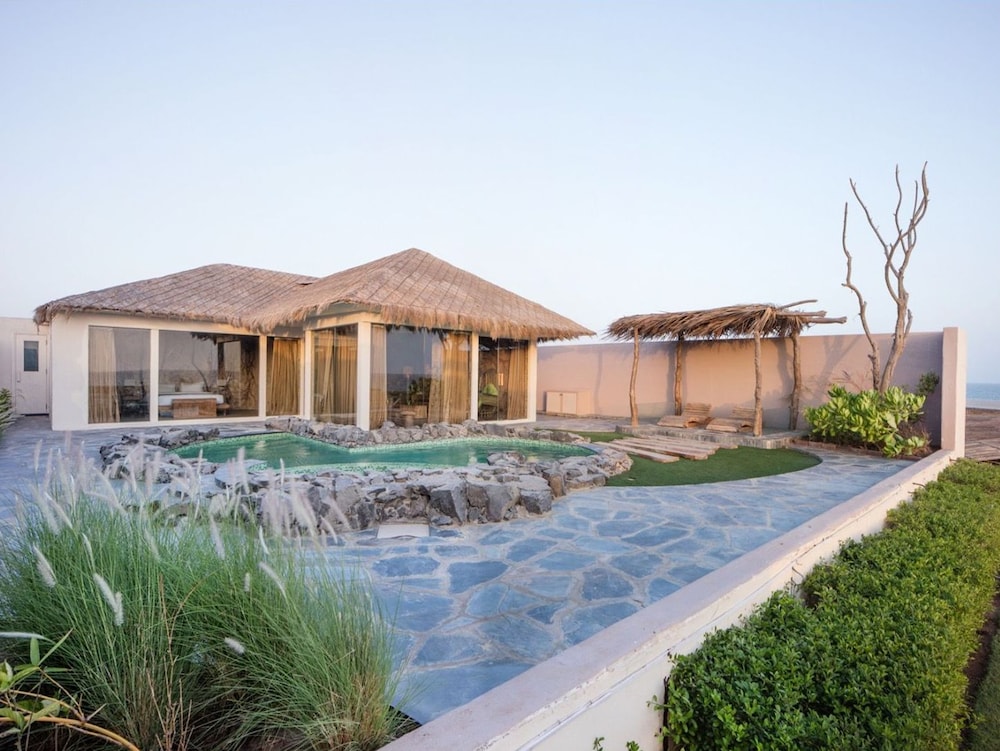Serena Beach Resort 48/50