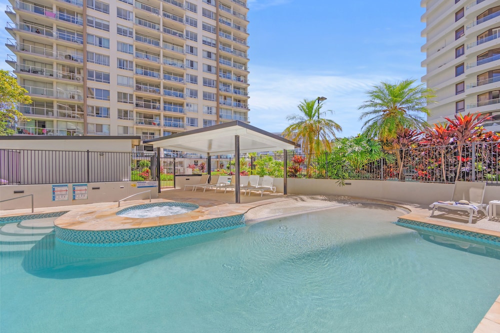 Burleigh Beach Tower 40/49